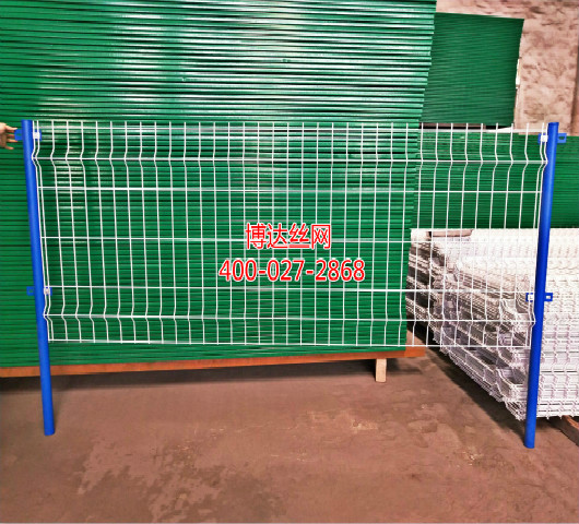 <b>問：高速公路護欄板的體系原理是什么？</b>