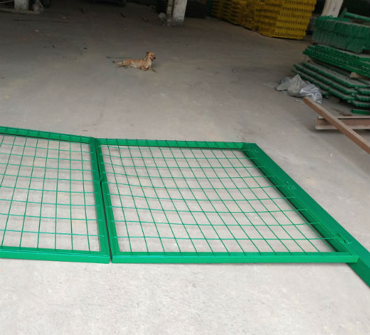 <b>武漢圍欄廠家談網片護欄跟普通護欄的不</b>