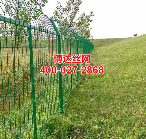 <b>問：什么是河道隔離網？</b>